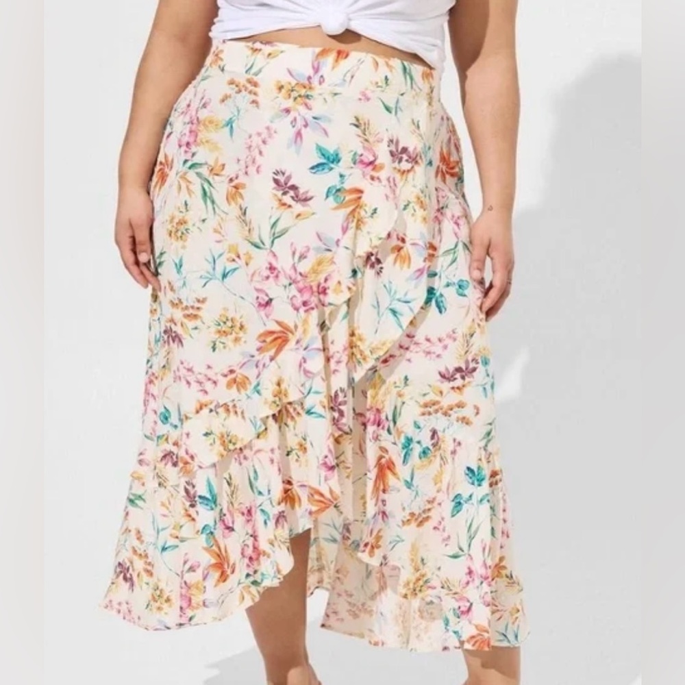 TORRID - Floral hi-lo ruffle skirt, perfect for Spring & Summer